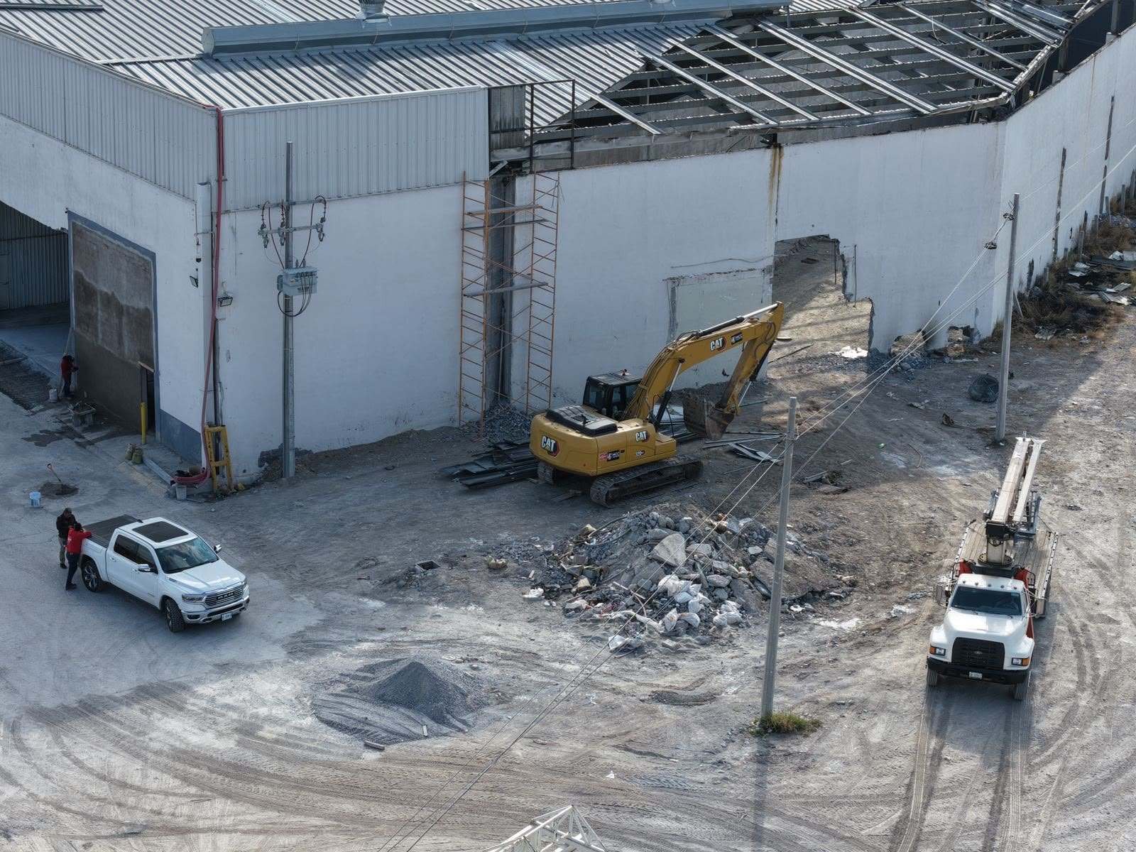 Retiro de escombros y demolición de nave industrial por OLG TRUCKING