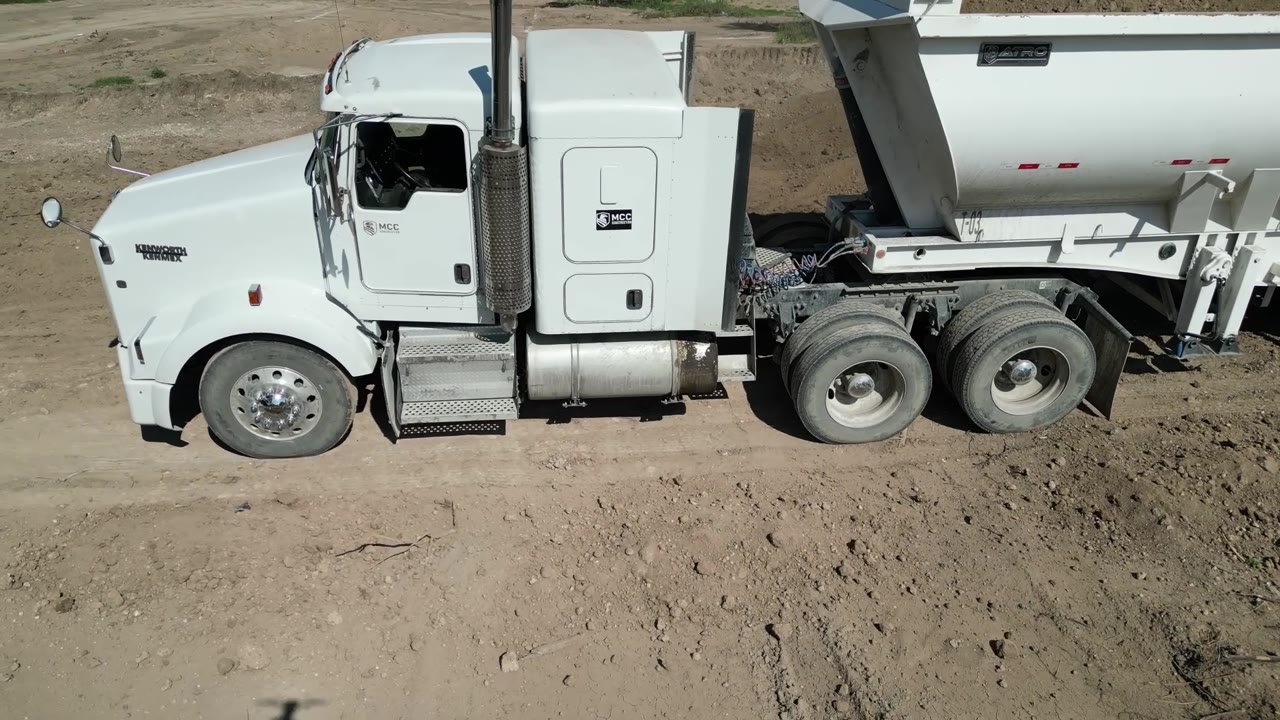 Flota en movimiento entre obras