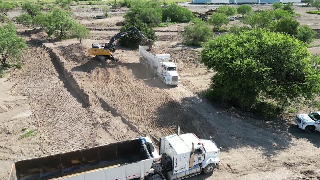 Video aéreo de carga de material de OLG TRUCKING